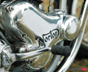 Motorcycle-Mojo_03_Commando
